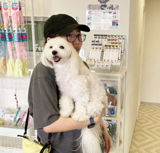 フィールファンに相談に来たお客様と愛犬の画像