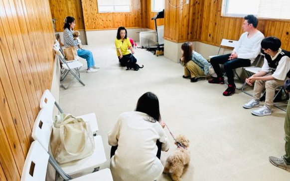 子犬しつけ教室の風景画像